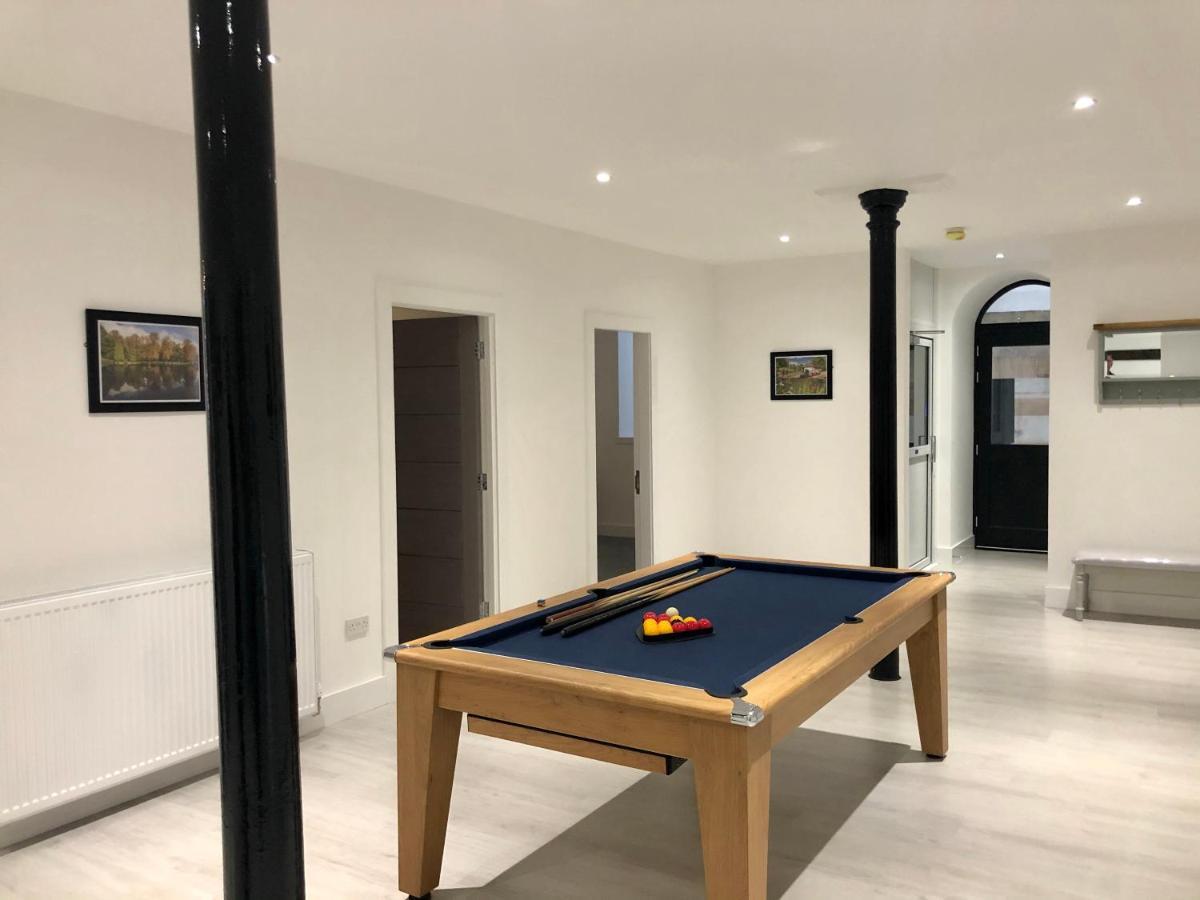 East Church House, Unique 9 Bedroom Church, Historic Market Town. Strathaven Esterno foto